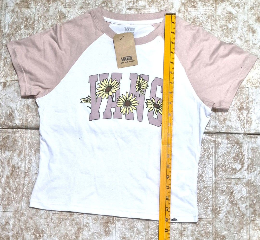 Vans Daisy T-shirt - Size Medium (Category: Tshirts & Polo Shirts ) located in Antipolo. Submitted by saribymonica (Listing ID 1463247058, Image 3). Description: - Cute Vans t-shirt - Size: Medium - White body with pink raglan sleeves - Features a daisy graphic and Vans logo - Perfect for casual wear - Fun addition to your collection *Stored in the closet for a long time, so you may want to wash it again before use. 😊 📌 Please note: Reasonable 