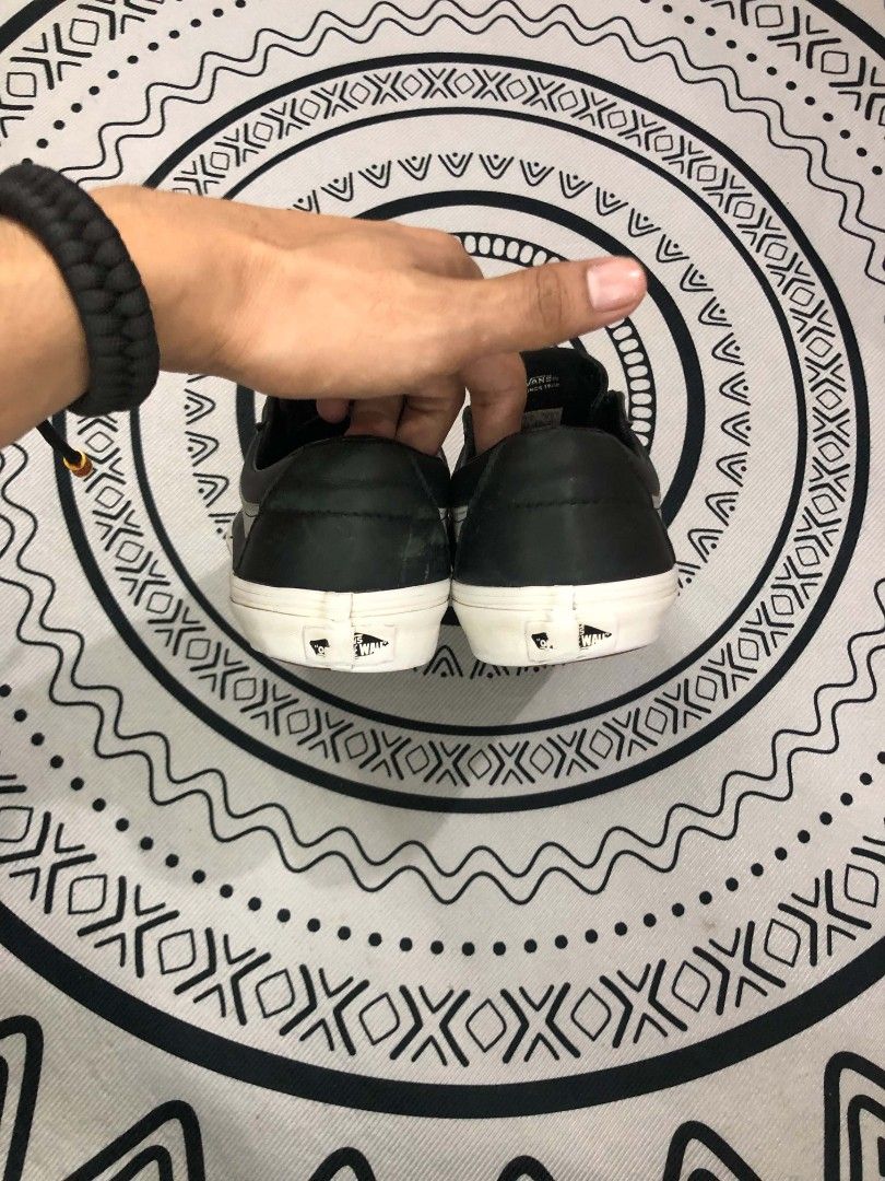 Vans Sk8-Low Black Leather 🔥 (Category: Sneakers) located in Manila. Submitted by sonkicks (Listing ID 1463289264, Image 3). Description: - Brand: Vans - Model: Sk8-Low - Color: Black - Material: Leather - Size: EU 40.5 / UK 6.5 / US 7.5 - Condition: Good, pre-loved - Features: Iconic side stripe, durable construction.