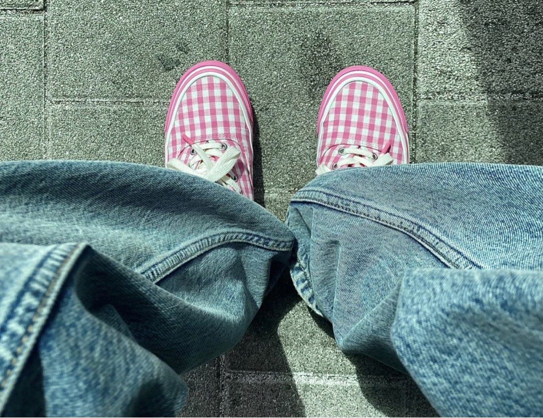 VANS X Comme de Garcons Girl (Category: Sneakers) located in Manila. Submitted by rare_goldy (Listing ID 1463162916, Image 1). Description: US Men 5.5 US women 7 Euro 37 23.5cm.