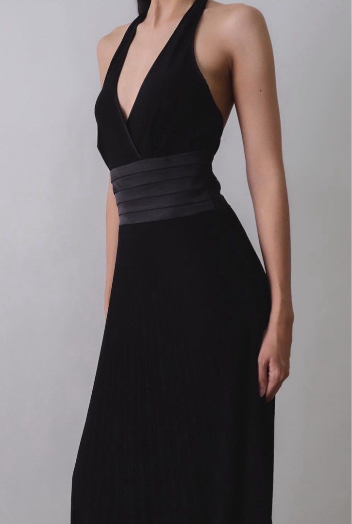 Vero Moda Black Halter Gown (Category: Dresses) located in Pasig City. Submitted by b.clothes. (Listing ID 1463280449, Image 2). Description: VERO MODA halter neck pleat night dress •small • satin waist • side zipper • 96% PE, 4% elastane F x 34 x 60+ in waist 27 in.