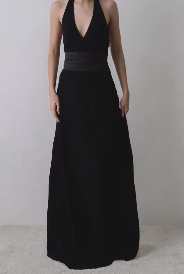 Vero Moda Black Halter Gown (Category: Dresses) located in Pasig City. Submitted by b.clothes. (Listing ID 1463280449, Image 1). Description: VERO MODA halter neck pleat night dress •small • satin waist • side zipper • 96% PE, 4% elastane F x 34 x 60+ in waist 27 in.
