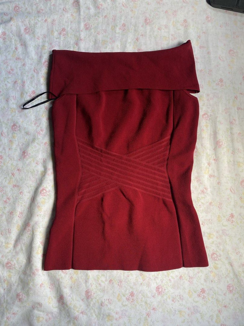 Vero Moda Off-Shoulder Knit Top (Category: Blouses) located in Banna (Espiritu). Submitted by zhylll (Listing ID 1463171389, Image 1). Description: .