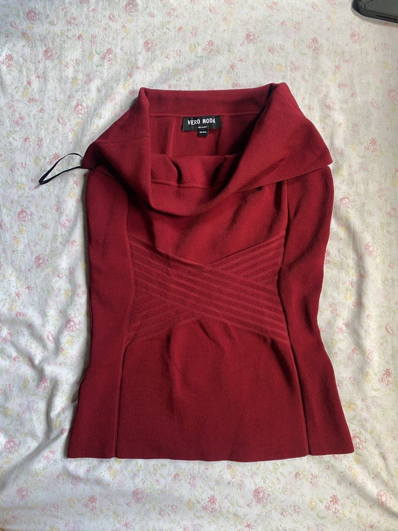 Vero Moda Off-Shoulder Knit Top (Category: Blouses) located in Banna (Espiritu). Submitted by zhylll (Listing ID 1463171389, Image 3). Description: .