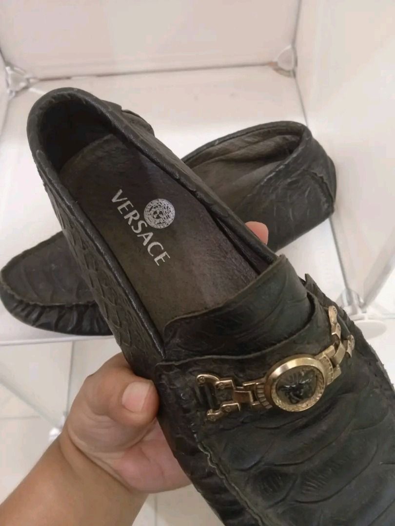 Versace (Category: Casual Shoes) located in Caloocan City. Submitted by ritubado_19 (Listing ID 1463240498, Image 3). Description: Excellent condition .
