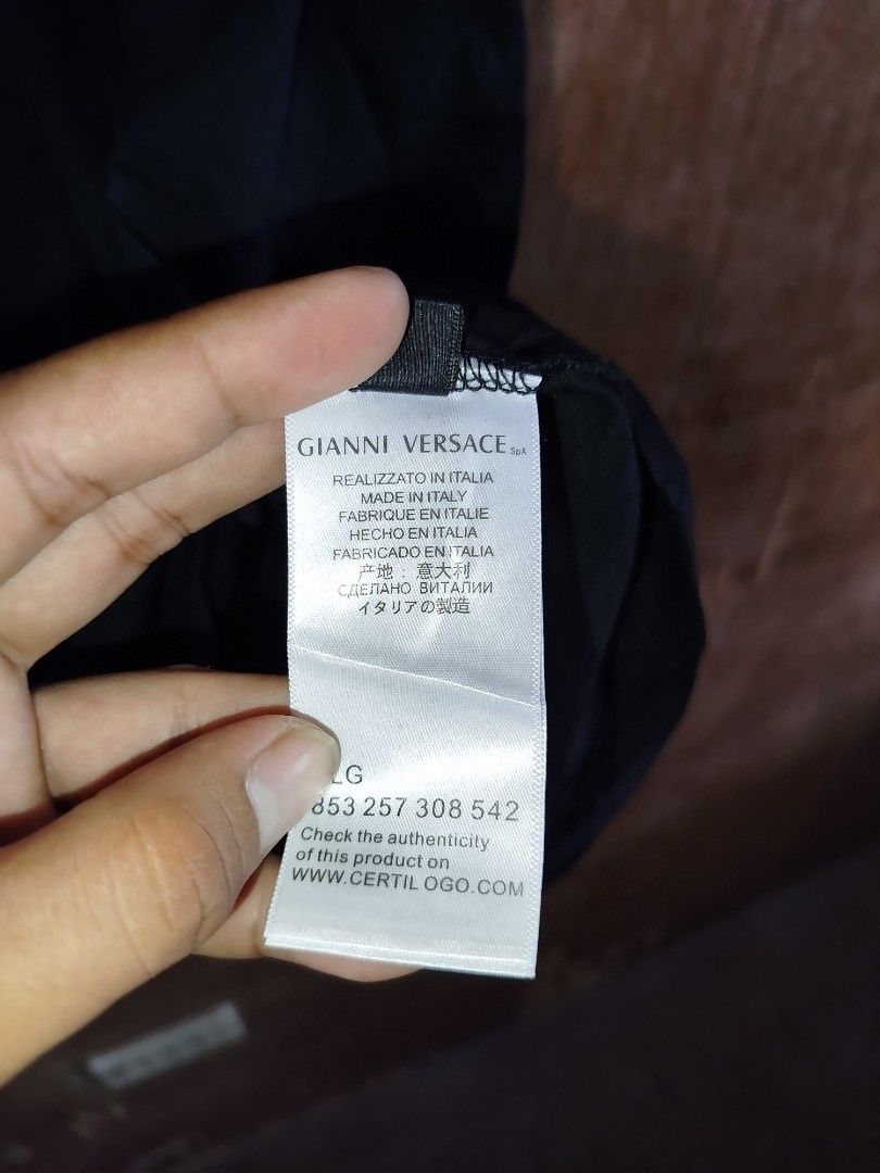 Versace Black Graphic T-Shirt (Category: Tshirts & Polo Shirts ) located in Manila. Submitted by warrenwarr65028 (Listing ID 1463129542, Image 3). Description: - Authentic Versace T-shirt - Cool graphic print on front - Made in Italy - Size: LG - Authenticity verifiable on certilogo.com - Perfect addition to your collection.