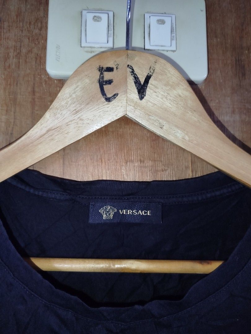 Versace Black Graphic T-Shirt (Category: Tshirts & Polo Shirts ) located in Manila. Submitted by warrenwarr65028 (Listing ID 1463129542, Image 2). Description: - Authentic Versace T-shirt - Cool graphic print on front - Made in Italy - Size: LG - Authenticity verifiable on certilogo.com - Perfect addition to your collection.