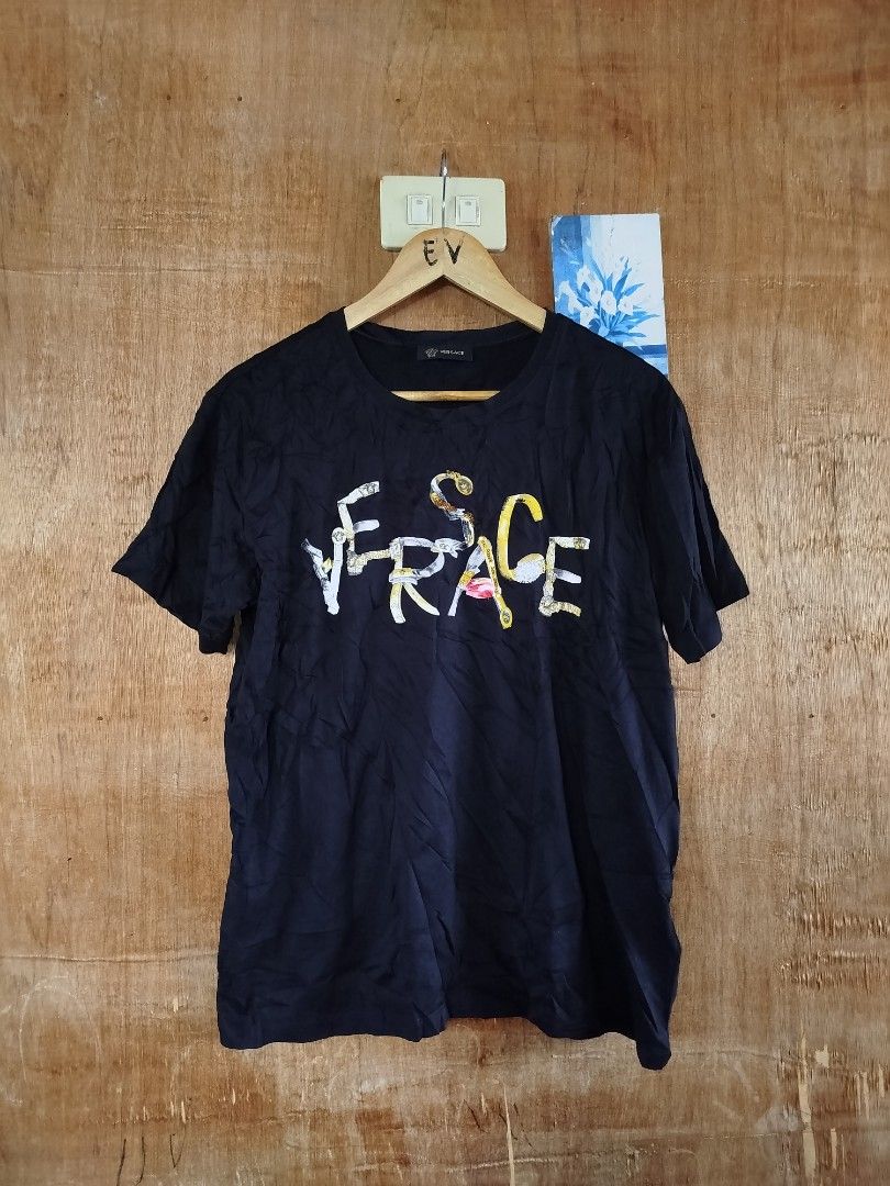 Versace Black Graphic T-Shirt (Category: Tshirts & Polo Shirts ) located in Manila. Submitted by warrenwarr65028 (Listing ID 1463129542, Image 1). Description: - Authentic Versace T-shirt - Cool graphic print on front - Made in Italy - Size: LG - Authenticity verifiable on certilogo.com - Perfect addition to your collection.