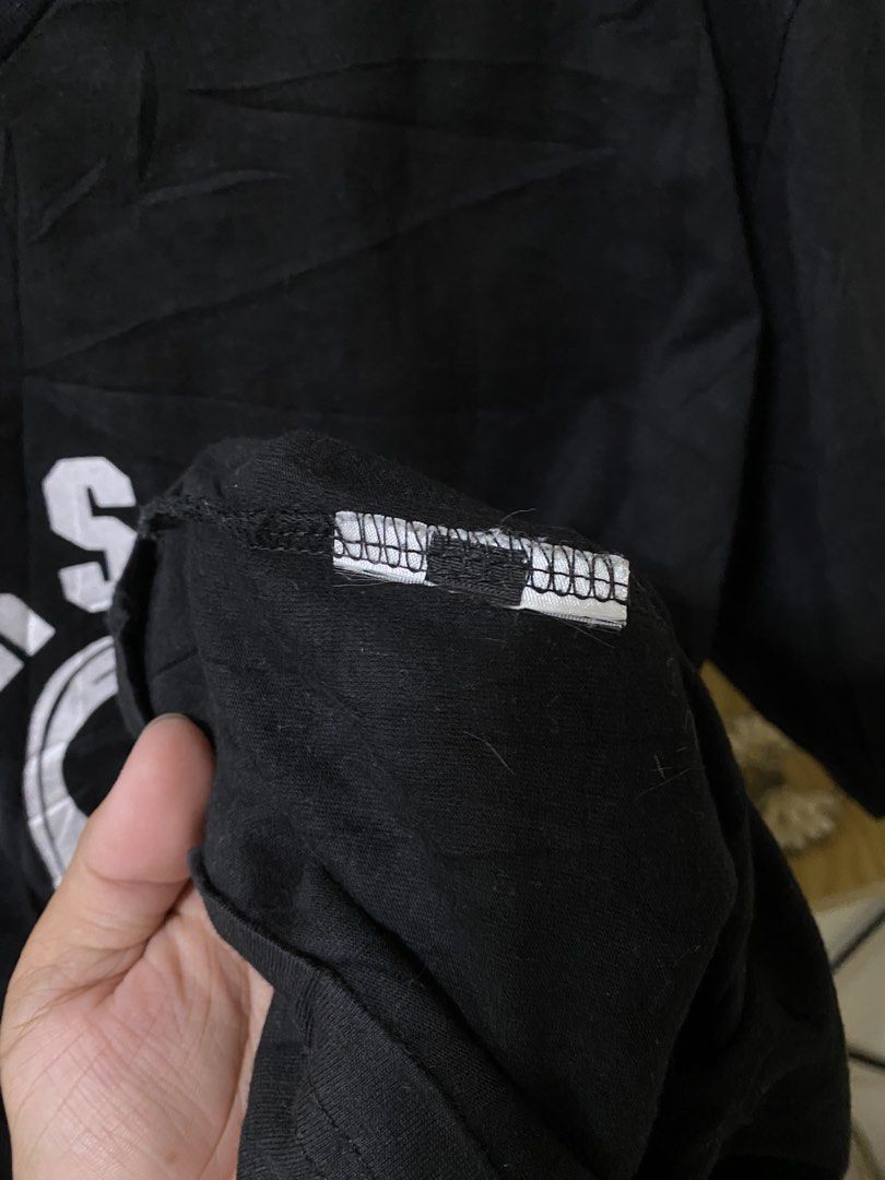 Versace Shirt (Category: Tshirts & Polo Shirts ) located in Tabaco. Submitted by hidden_gem.2 (Listing ID 1463239384, Image 3). Description: Cut washtag 9/10 cr Need wash.