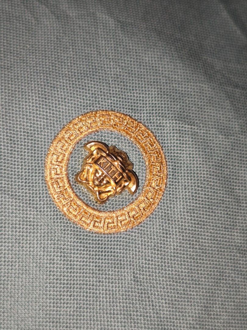 Versace x Kith (Category: Tshirts & Polo Shirts ) located in Calauag. Submitted by erv_1n (Listing ID 1463194516, Image 1). Description: No issue Almost new 19x27.