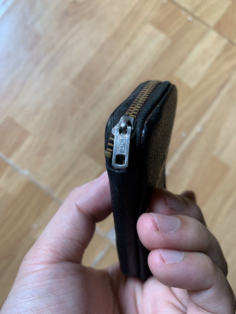 Vintage 1980s leather key holder (Category: Wallets & Card Holders) located in Cagayan de Oro. Submitted by premium_thrifts (Listing ID 1463140392, Image 3). Description: Good condition. Black colorway. Issue: signs of usage Add shipping fee (via JRS or J&T).