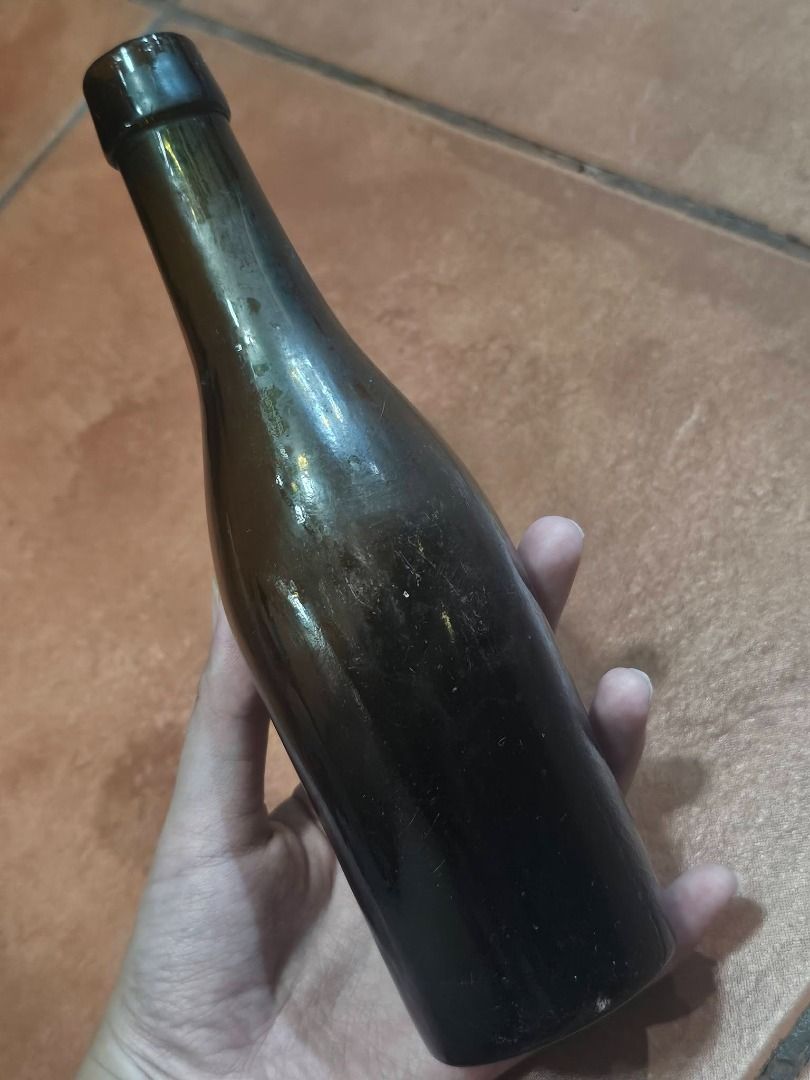 Vintage Bottles (Category: Vintage Collectibles) located in Makati City. Submitted by luckymoonshop (Listing ID 1463240221, Image 2). Description: Vintage Bottles PHP 200 each Mode of payment: GCash/Maya/Bank Transfer Mode of shipment: J&T, Lalamove, Grab, JRS, LBC.