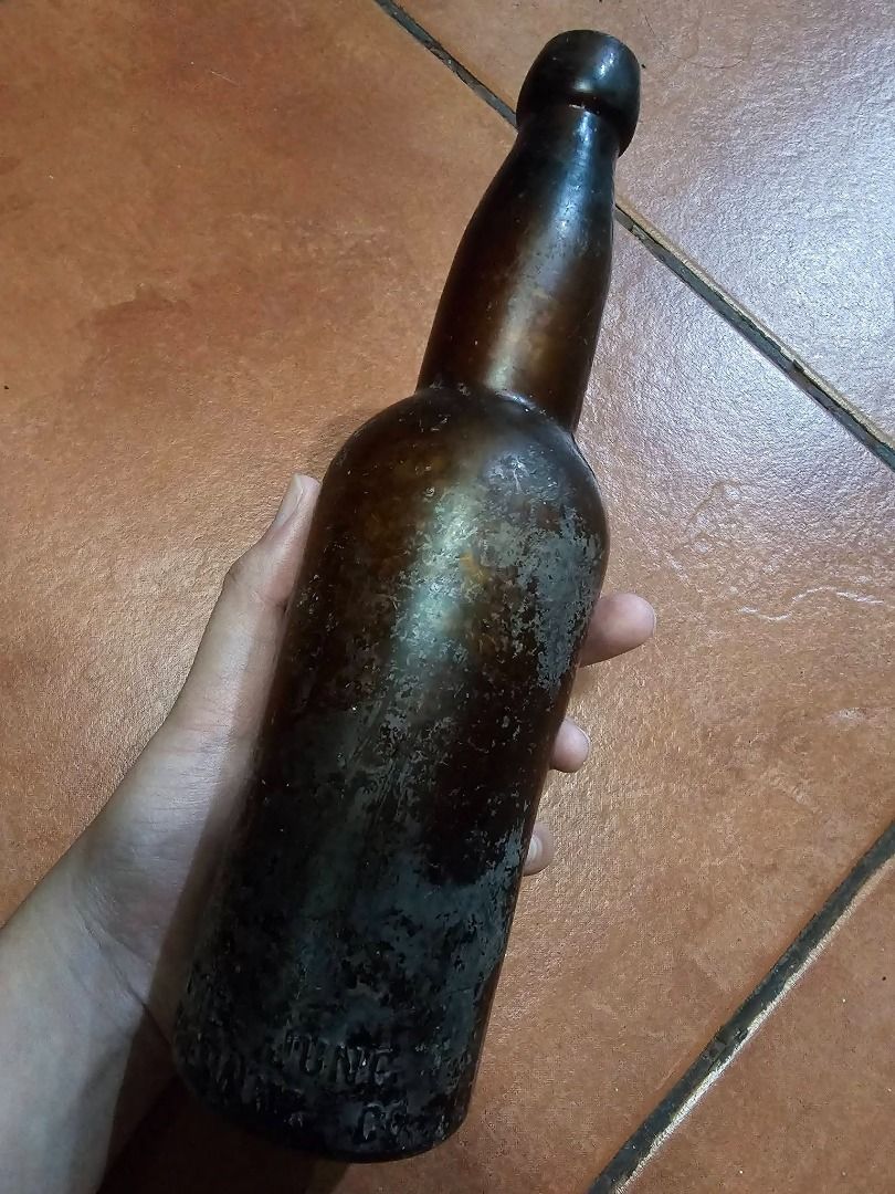 Vintage Bottles (Category: Vintage Collectibles) located in Makati City. Submitted by luckymoonshop (Listing ID 1463240221, Image 3). Description: Vintage Bottles PHP 200 each Mode of payment: GCash/Maya/Bank Transfer Mode of shipment: J&T, Lalamove, Grab, JRS, LBC.