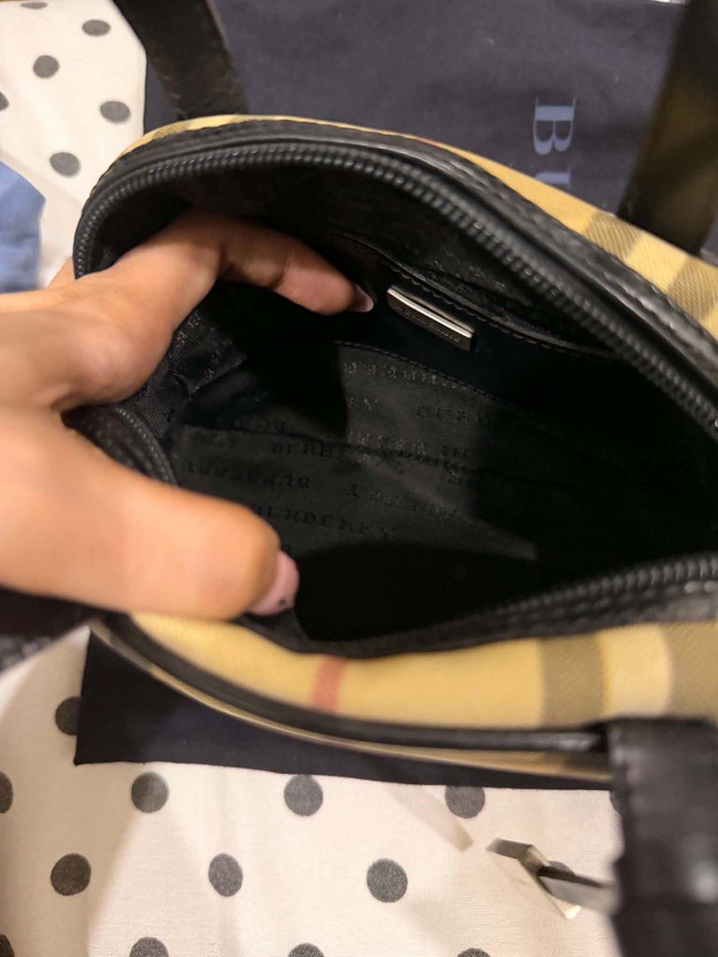 Vintage Burb*rry Nova Check Handle Bag (Category: Luxury Bags & Wallets) located in Manila. Submitted by paulovenegaskalakal2020 (Listing ID 1463128164, Image 3). Description: For sale! Kalakal Vintage Burb*rry nova check handle bag WOMENS With dust bag Good as new MINE 17,640 +sf.