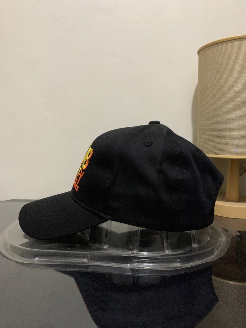 Vintage cap Bobmarley (Category: Caps & Hats) located in Rizal. Submitted by japan__surplus (Listing ID 1463304929, Image 2). Description: please see pictures for details thankyou ☺️.