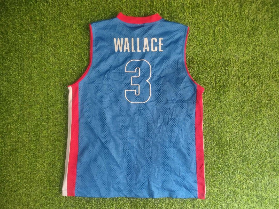 Vintage champion pistons jersey (Category: Activewear) located in Vinzons. Submitted by khasanche43622 (Listing ID 1463265673, Image 2). Description: Excellent condition Size 52 All embroidered.