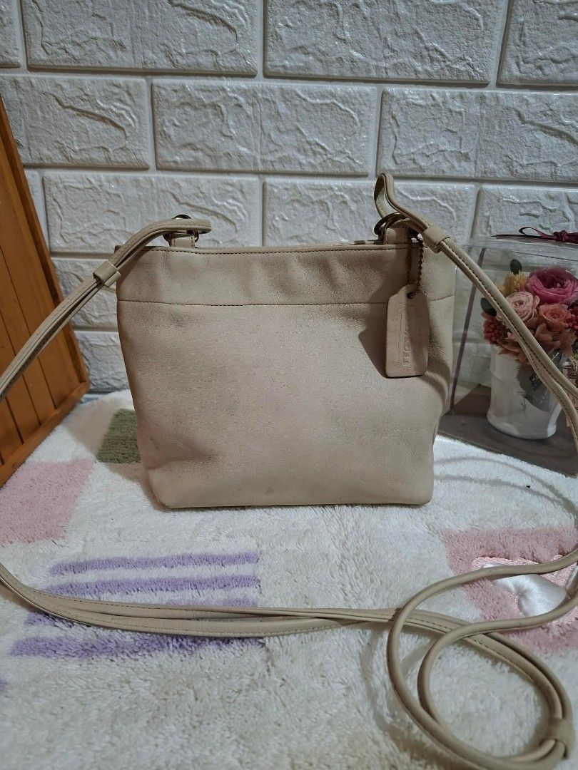 Vintage Coach cross body (Category: Luxury Bags & Wallets) located in Tagum. Submitted by ynez.luxurypicksph (Listing ID 1463136774, Image 1). Description: preloved Japan can fit long wallet please check photos closely foe the issues.