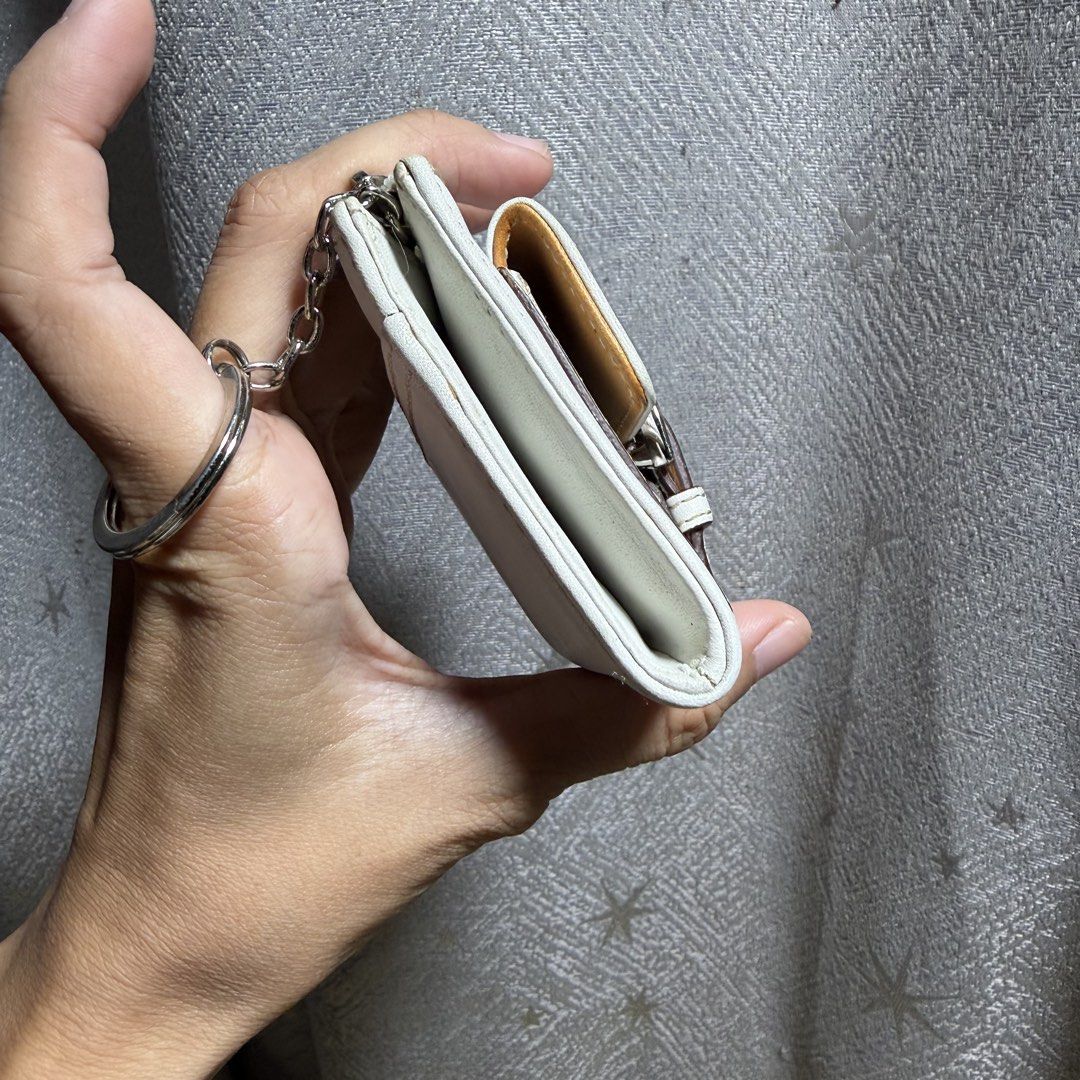 Vintage Coach Soho Small White Leather Wallet (Category: Wallets & Card holders) located in Tarlac. Submitted by alta.mayo (Listing ID 1463325023, Image 3). Description: • YKK zip • MADE IN CHINA Guaranteed 💯% Authentic ❎ No Reservation 📌 Mop: Gcash 📌 Courier: JNT 📌 Location: Tarlac .