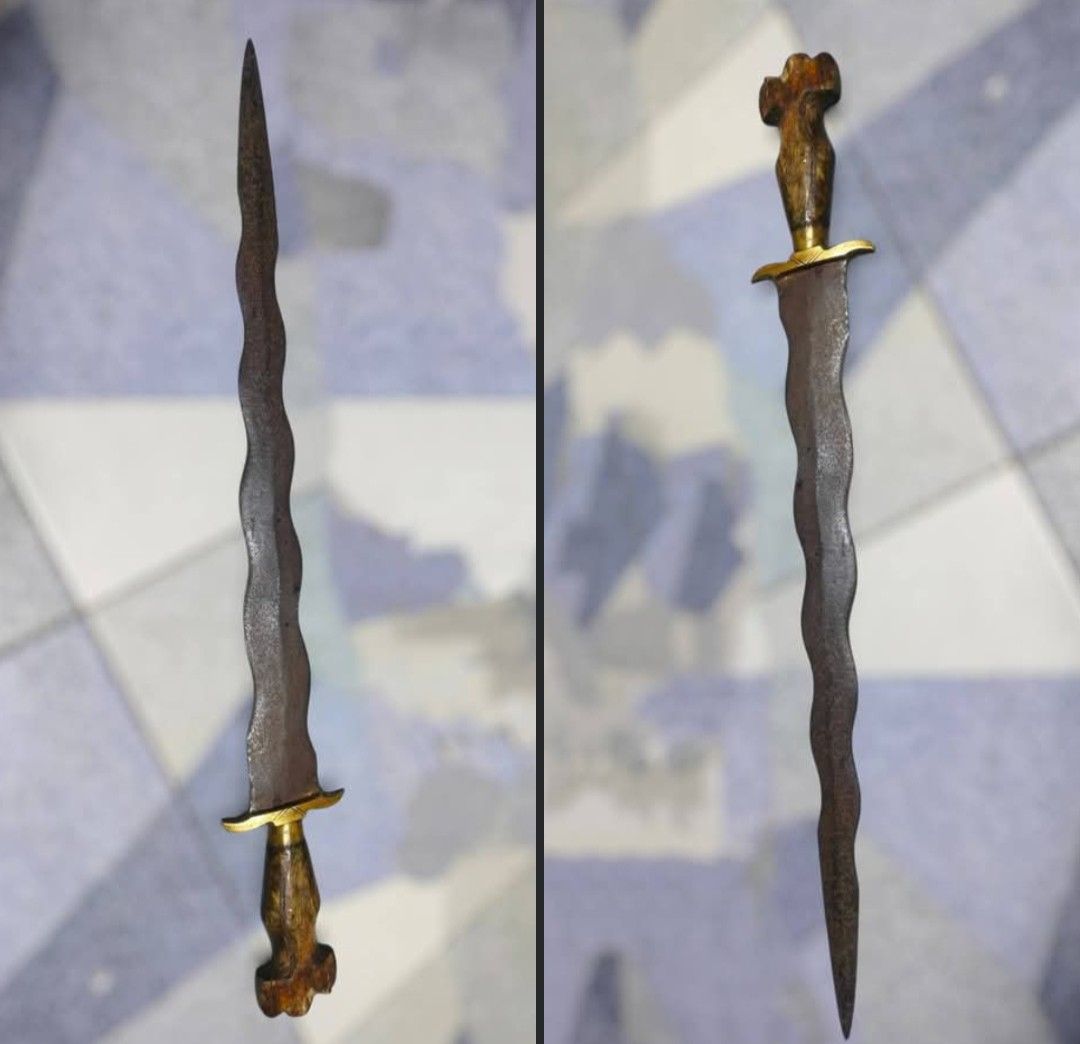 Vintage Collectible Kris (Category: Vintage Collectibles) located in Mandaluyong City. Submitted by theforgottentreasures (Listing ID 1463258240, Image 1). Description: 3500 pesos! 📌 Vintage Collectible Kris 26½ full length what you see is what you get.