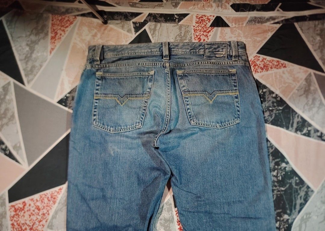 Vintage Diesel Pants Botton Fly (Category: Jeans) located in San Fernando. Submitted by vincentgomez (Listing ID 1461134320, Image 3). Description: Vintage Diesel Pants Botton Fly -Waistline 34 to 36 -Length 39 -Leg Opening 8 -Botton Fly -Good Condition -Authentic La Union 📍 DM FOR MORE INFO IF INTERESTED ‼️.