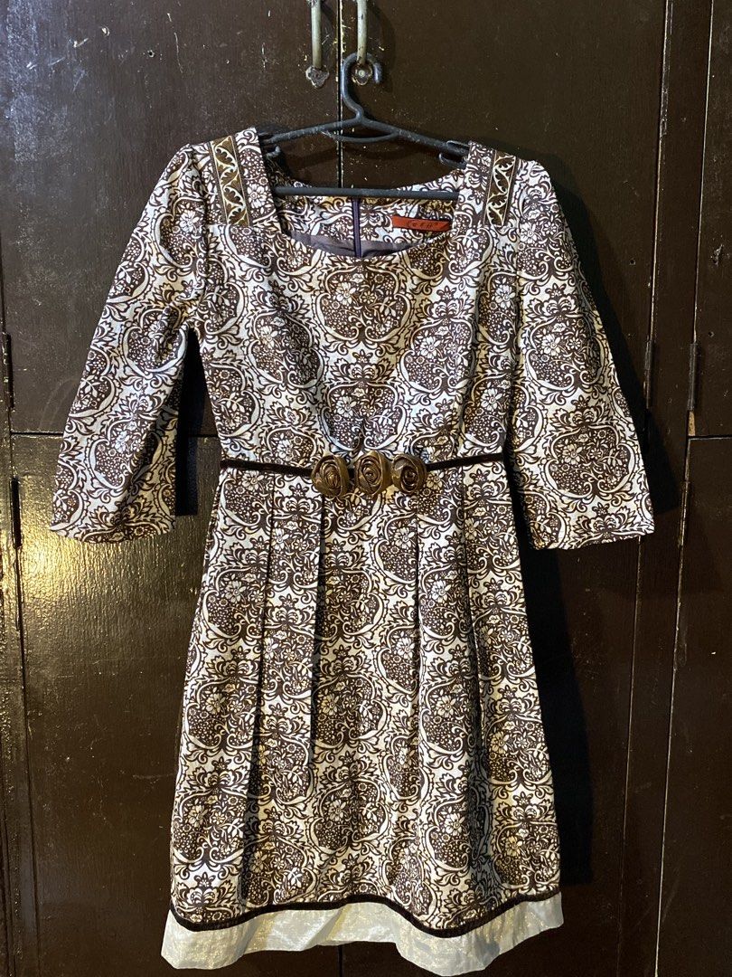 Vintage dress (Category: Dresses) located in Pasig City. Submitted by fionithrifts (Listing ID 1463247367, Image 1). Description: vintage dress style Size- xs-s.