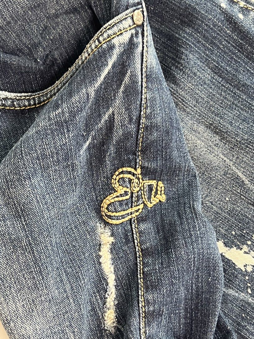 Vintage Evisu Japan Seagull Capri (Category: Jeans) located in Manila. Submitted by thriftwawi (Listing ID 1463157271, Image 3). Description: waist -29 Lenght 27 - Dark wash Evisu denim jeans - Iconic Evisu logo on back pockets - Unique white paint splatter effect - Cropped leg with button details at the hem - Perfect statement piece for your denim collection.