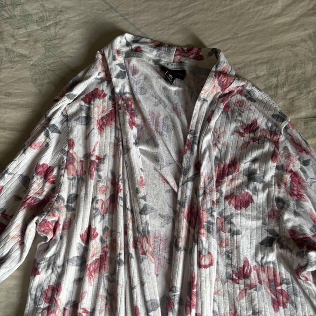 Vintage Floral Robe Self Tie (Category: Undergarments & Loungewear) located in Binan City. Submitted by mypreloved_haul (Listing ID 1463140495, Image 2). Description: .