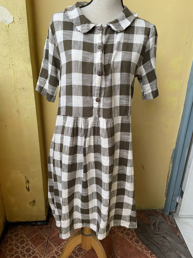 Vintage Gingham Check Button-Up Midi Dress (Category: Dresses) located in Pasig City. Submitted by khaleisi (Listing ID 1463322067, Image 1). Description: - Adorable brown and white gingham check pattern - Short sleeves with a classic Peter Pan collar - Convenient button-up front - Comfortable elasticated waist - Flattering midi length - Ideal for casual wear or a picnic outing - Bust 40” length 38”.