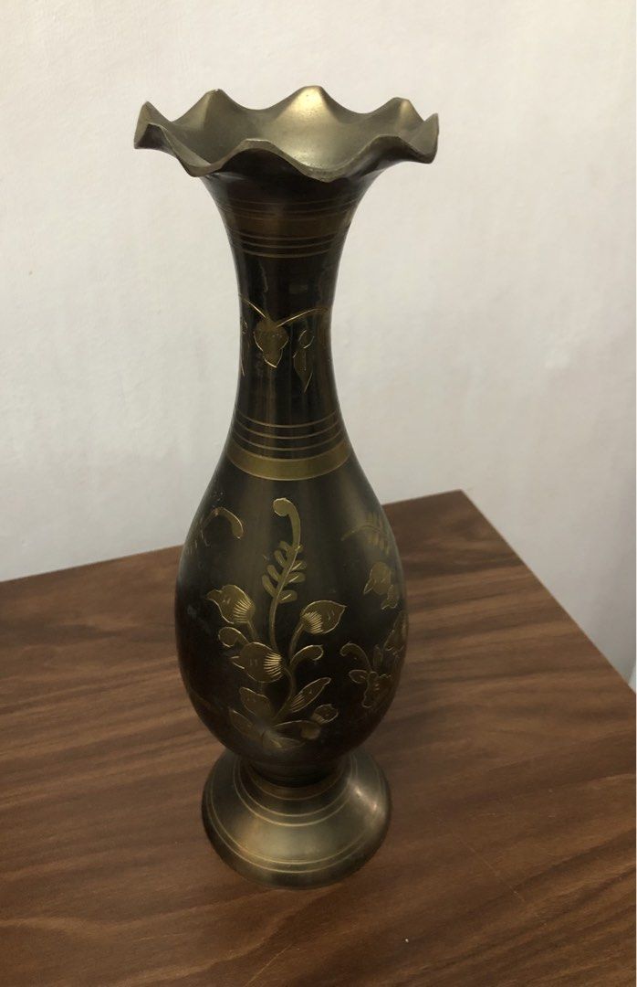 Vintage Hand Etched Brass Vase (Category: Vases & Decorative Bowls) located in Cavite. Submitted by surplus_atbp (Listing ID 1463180987, Image 1). Description: .