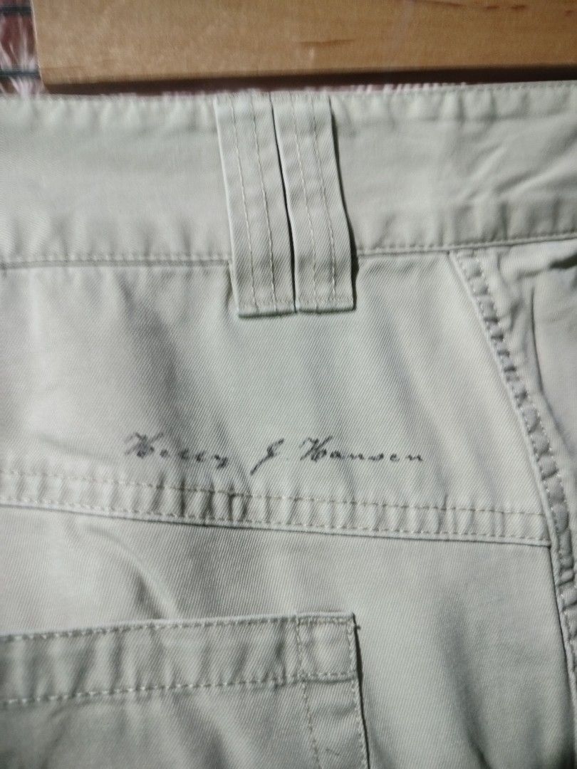Vintage Helly Hansen Heritage Script Canvas Cargo Shorts - Khaki/Beige (Category: Shorts) located in Palo. Submitted by ubnathrifteez (Listing ID 1463263393, Image 3). Description: DIMES ;L21W34 CONDITION ; EXCELLENT COLOR RATE ; 10/10 ISSUE ; NONE.