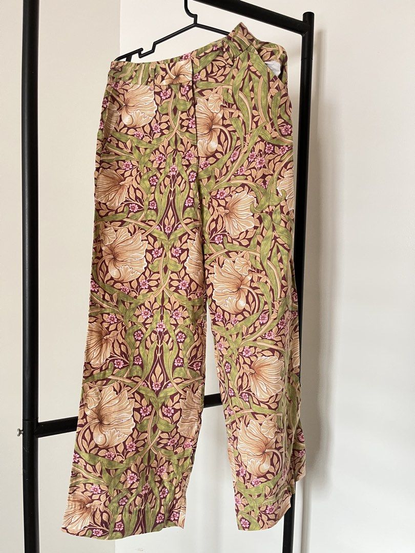 vintage h&m pants (Category: Jeans) located in Cotabato. Submitted by krystal.archives (Listing ID 1463123610, Image 1). Description: never been used// can fit XS-S.