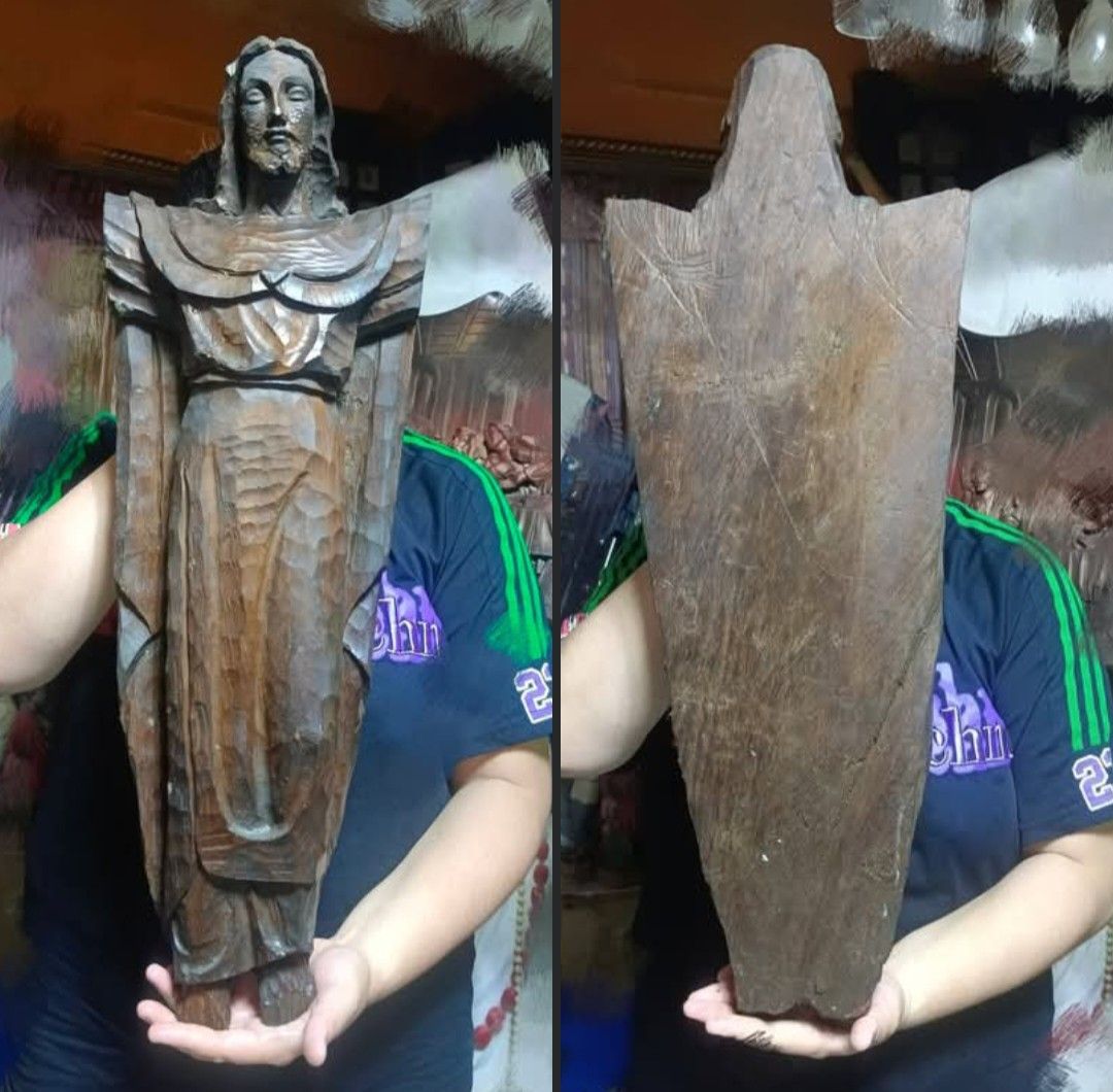 Vintage Jesus (Category: Religious Items) located in Mandaluyong City. Submitted by theforgottentreasures (Listing ID 1463251253, Image 1). Description: 3700 pesos!!! 📌 Vintage Jesus 26 inches tall made of solid wood what you see is what you get.