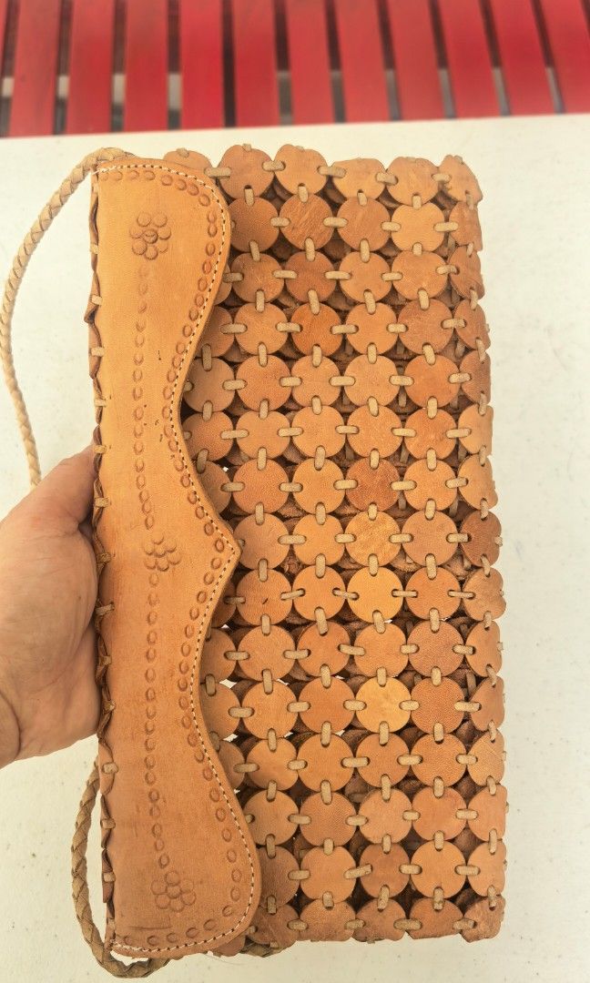 Vintage leather clutch or sling (Category: Clutches) located in Tuguegarao City. Submitted by zenphoenix-7ad615 (Listing ID 1463131433, Image 3). Description: Sling Can be use as clutch 12 by 6 inches.