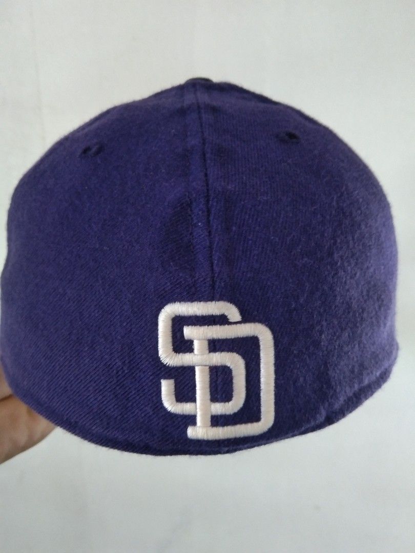 Vintage New Era Close Cap (Category: Activewear) located in Manila. Submitted by tonycess16 (Listing ID 1463323759, Image 2). Description: .