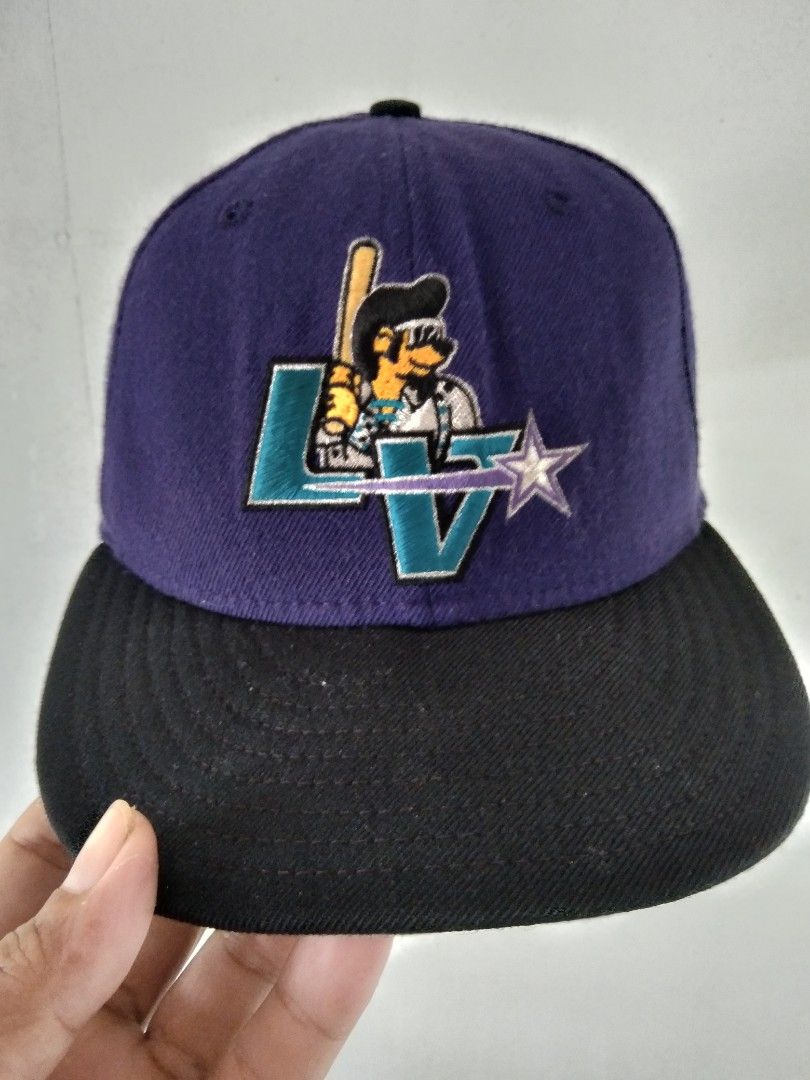 Vintage New Era Close Cap (Category: Activewear) located in Manila. Submitted by tonycess16 (Listing ID 1463323759, Image 1). Description: .