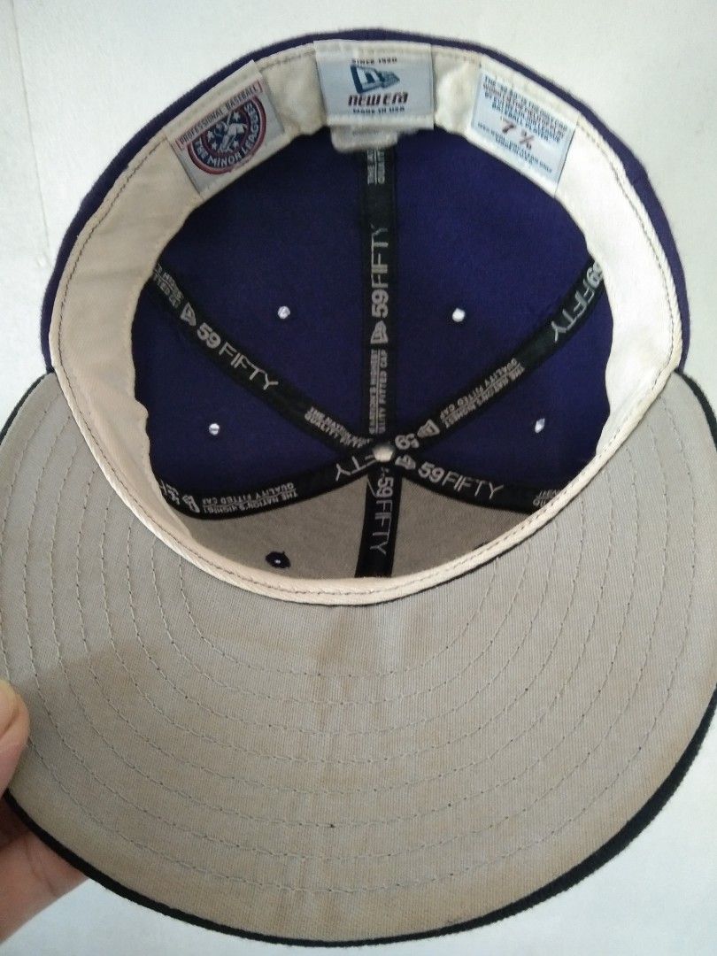 Vintage New Era Close Cap (Category: Activewear) located in Manila. Submitted by tonycess16 (Listing ID 1463323759, Image 3). Description: .