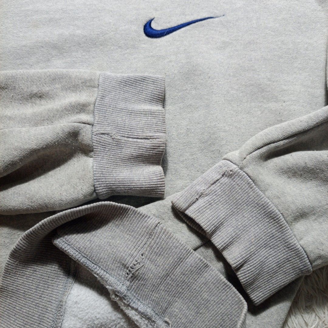 Vintage Nike Embroided Sweater (Category: Coats, Jackets and Outerwear) located in Tagbilaran City. Submitted by lofrancosthriftfnds (Listing ID 1463126428, Image 3). Description: Vintage Nike Sweater (Embroidered) ◽Size: XL (boxy) ◽Width: 25.5 ◽Length: 23 Authentic✅ Good Condition Color rate: 9 or better Complete tags🏷️ Issue: see 3rd picture Price: 450+sf🏷️ 📍Tagbilaran City, Bohol.