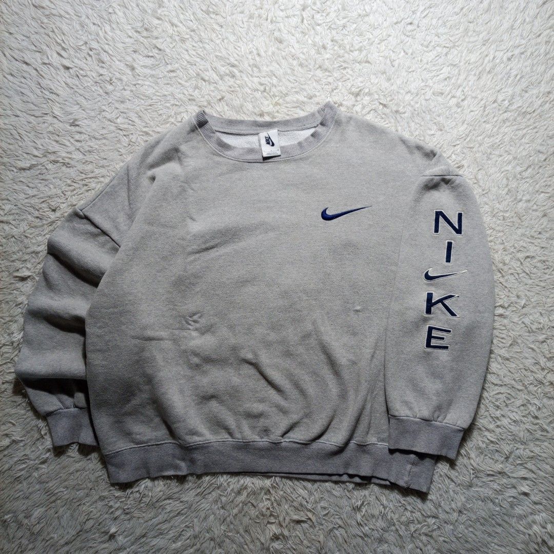 Vintage Nike Embroided Sweater (Category: Coats, Jackets and Outerwear) located in Tagbilaran City. Submitted by lofrancosthriftfnds (Listing ID 1463126428, Image 1). Description: Vintage Nike Sweater (Embroidered) ◽Size: XL (boxy) ◽Width: 25.5 ◽Length: 23 Authentic✅ Good Condition Color rate: 9 or better Complete tags🏷️ Issue: see 3rd picture Price: 450+sf🏷️ 📍Tagbilaran City, Bohol.