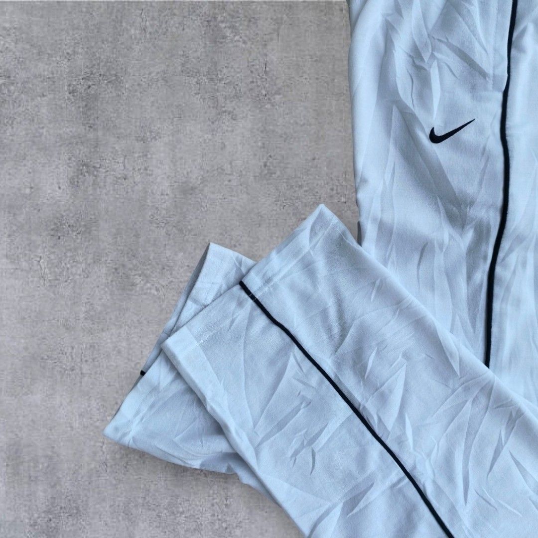 Vintage Nike Sweatpants Embroidered (Category: Activewear) located in Pasig City. Submitted by j.ownerss (Listing ID 1463229116, Image 3). Description: FOR SALE‼️VINTAGE NIKE SWEATPANTS‼️ ₱500 ONLY (FROM 600) Lightweight cotton material Logo Embroidered 2 pockets Condition: 9/10 Flaws: cut tags and minimal slice (refer to last slide) Waistline: 20-36 Length: 40 Pickup: Allegra Garden Place Pasig Delivery via lalamove courier, strictly payments fi