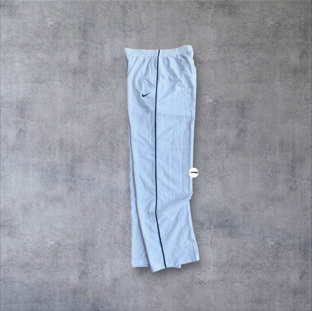 Vintage Nike Sweatpants Embroidered (Category: Activewear) located in Pasig City. Submitted by j.ownerss (Listing ID 1463229116, Image 1). Description: FOR SALE‼️VINTAGE NIKE SWEATPANTS‼️ ₱500 ONLY (FROM 600) Lightweight cotton material Logo Embroidered 2 pockets Condition: 9/10 Flaws: cut tags and minimal slice (refer to last slide) Waistline: 20-36 Length: 40 Pickup: Allegra Garden Place Pasig Delivery via lalamove courier, strictly payments fi