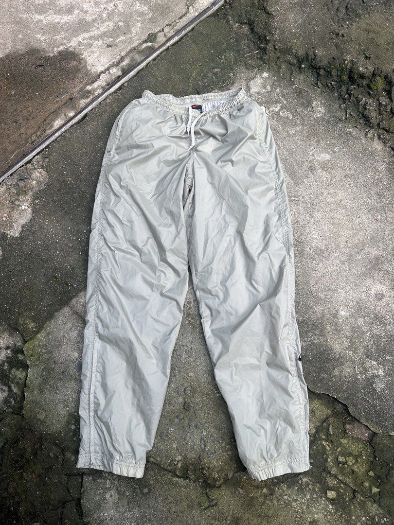 Vintage nike trackpants (Category: Jeans) located in Orani. Submitted by ajgav69 (Listing ID 1463134346, Image 1). Description: Vintage Nike trackpants Size medium Actuals dimes 28-36 waistline 43 length Excllent condition 850 only! Bataan location.