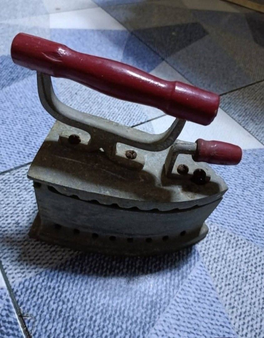 Vintage Plantsa De Uling (Category: Other Home Decor) located in Mandaluyong City. Submitted by theforgottentreasures (Listing ID 1463322388, Image 3). Description: 1500 pesos!!! 📌 Vintage Plantsa De Uling 8 x 8 inches what you see is what you get.