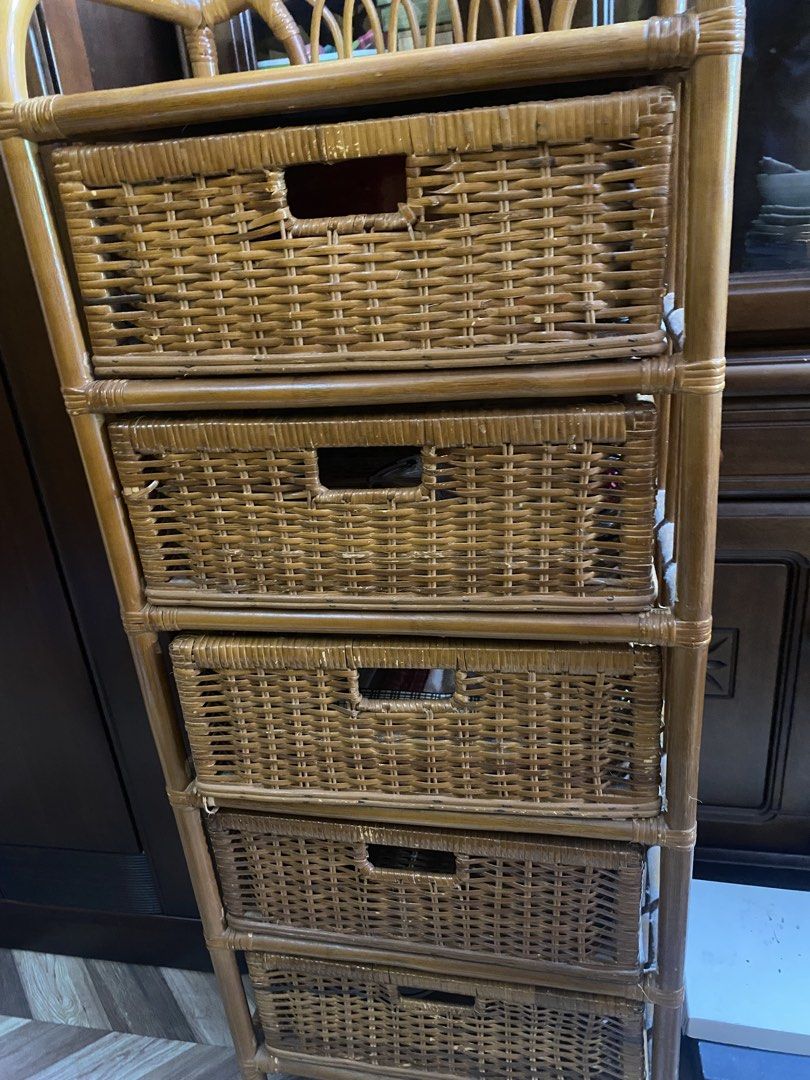 Vintage Rattan 5 Drawer Storage Rack (Category: Shelves, Cabinets & Racks) located in Carmona. Submitted by myy_yy (Listing ID 1463172895, Image 1). Description: ✨ Details: 5 woven storage drawers/baskets Natural honey-brown finish Solid and sturdy rattan/bamboo construction Great for clothes, linens, toys, accessories, or general storage Classic vintage/country-style look On wheels 📏 Dimensions: 110cm × 47cm × 35cm 💰 Price: 4000 📍 Location: D