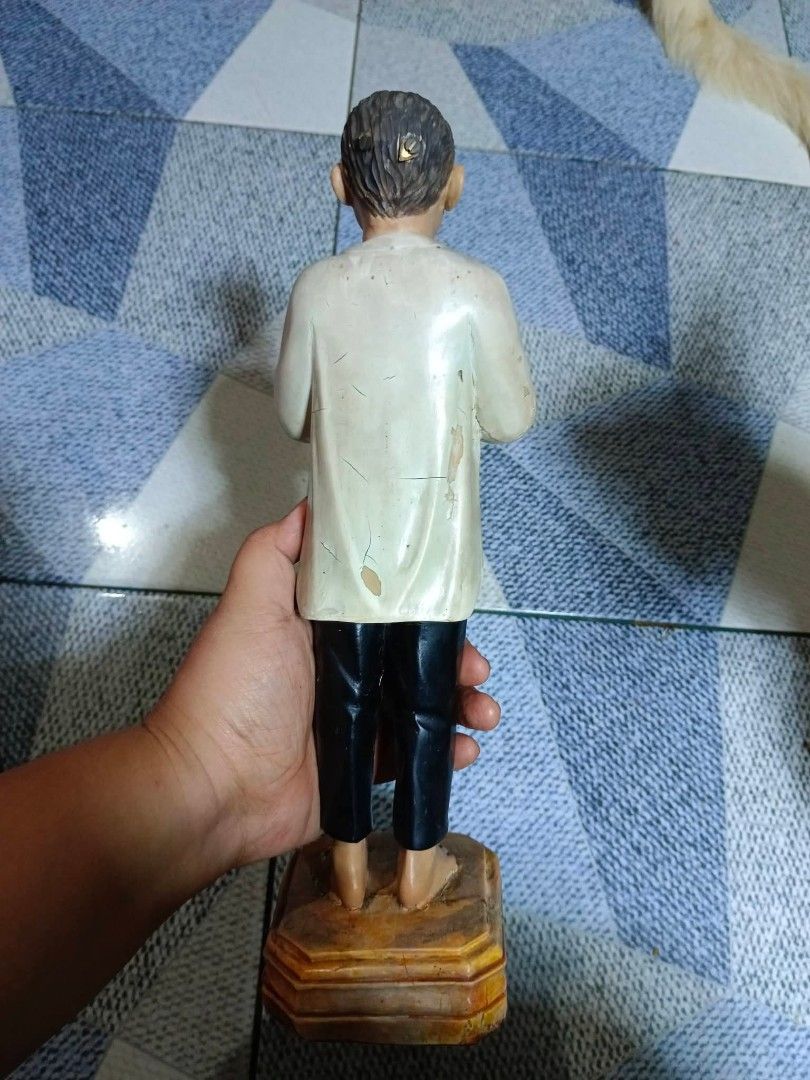 Vintage San Lorenzo Ruiz (Category: Vintage Collectibles) located in Mandaluyong City. Submitted by theforgottentreasures (Listing ID 1463257086, Image 3). Description: 1400 pesos!!! 📌 Vintage San Lorenzo Ruiz 13½ inches tall made of resin what you see is what you get.