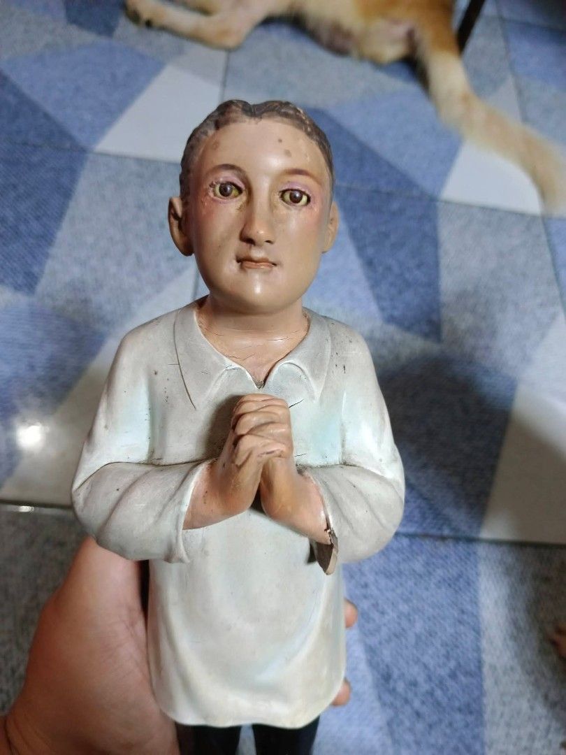 Vintage San Lorenzo Ruiz (Category: Vintage Collectibles) located in Mandaluyong City. Submitted by theforgottentreasures (Listing ID 1463257086, Image 2). Description: 1400 pesos!!! 📌 Vintage San Lorenzo Ruiz 13½ inches tall made of resin what you see is what you get.