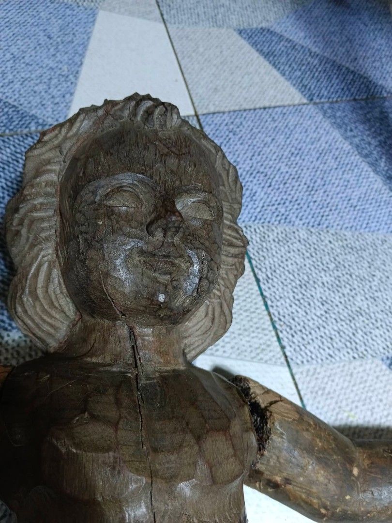 Vintage Santo Hard wood (Category: Vintage Collectibles) located in Mandaluyong City. Submitted by theforgottentreasures (Listing ID 1463256825, Image 2). Description: 2900 pesos!!! 📌 Vintage Santo Red Narra 23 inches tall hard wood what you see is what you get.