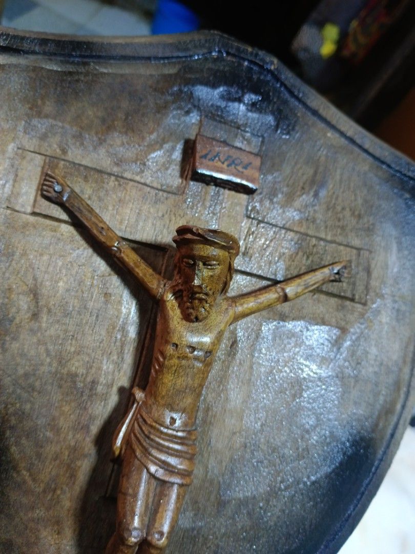 Vintage Santo Wood (Category: Vintage Collectibles) located in Mandaluyong City. Submitted by theforgottentreasures (Listing ID 1463251543, Image 2). Description: 2700 pesos! 📌 Vintage Santo Wood Santo 6 inches 10 x 10 inches wooden plaque what you see is what you get.