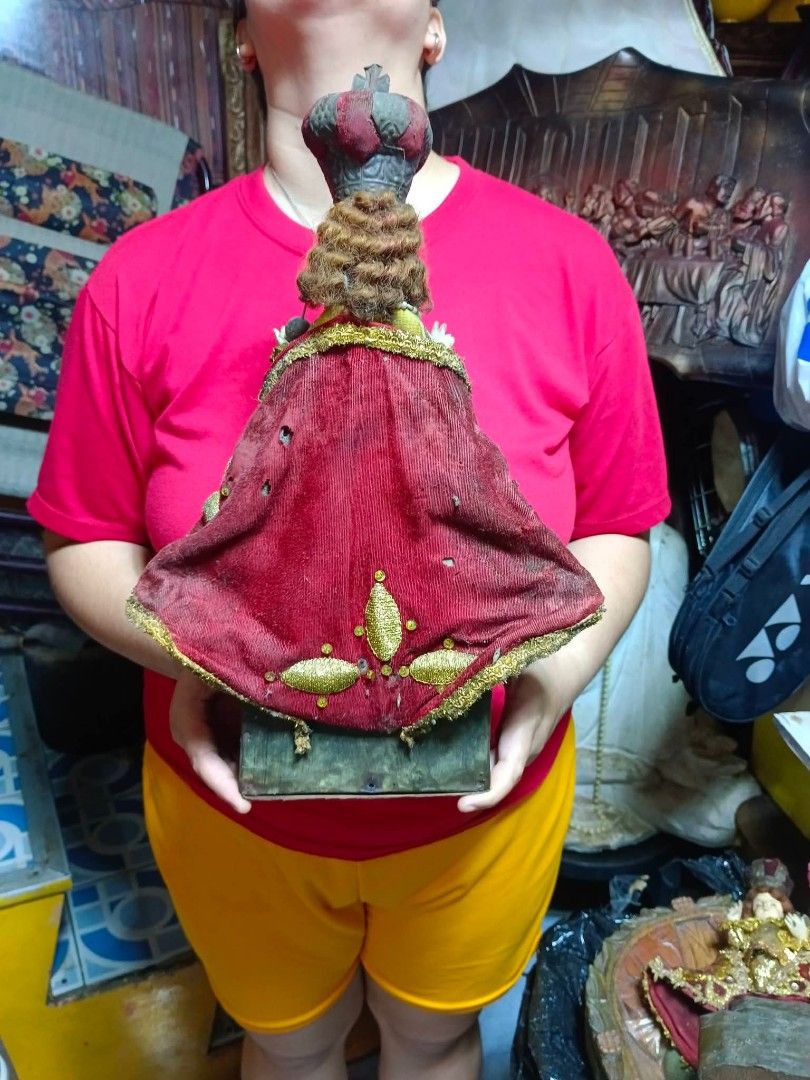 Vintage Santo Wood (Category: Vintage Collectibles) located in Mandaluyong City. Submitted by theforgottentreasures (Listing ID 1463257809, Image 3). Description: 2900 pesos! 📌 fixed price Vintage Santo Wood hand, face and body made of wood 16 ½ inches from base to crown with brass base and crown what you see is what you get.