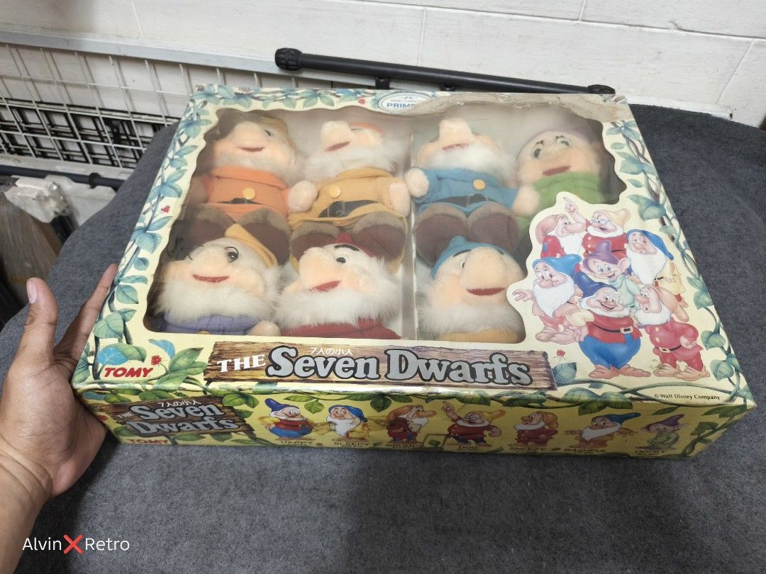 Vintage TOMY The Seven Dwarf (Category: Vintage Collectibles) located in Manila. Submitted by alvinretro (Listing ID 1463211231, Image 2). Description: malaki po box nito 19x15 inches Tayuman, Manila.