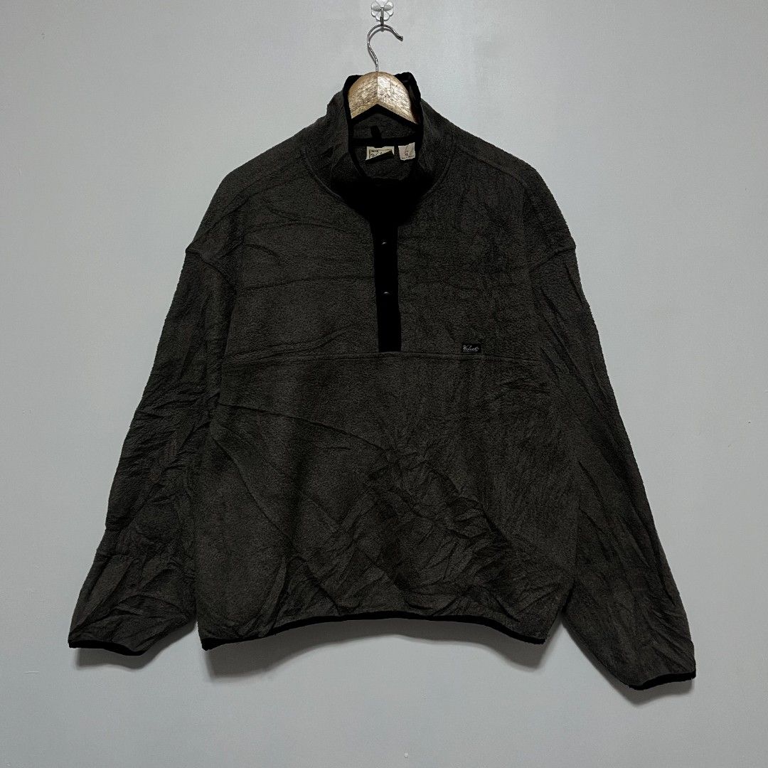 Vintage woolrich halfsnap pullover (Category: Coats, Jackets and Outerwear) located in Pavia. Submitted by timeless.rags.5001 (Listing ID 1463277124, Image 1). Description: Vintage 90's Woolrich Polartec Half-Snap Fleece Pull over Authentic Verygood Condition to its Age Width 25 Length 27 Sign of use -stain and Paint stain Dm for more details 880.