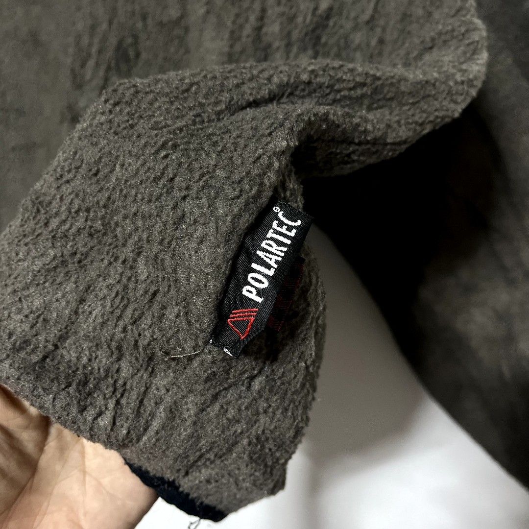 Vintage woolrich halfsnap pullover (Category: Coats, Jackets and Outerwear) located in Pavia. Submitted by timeless.rags.5001 (Listing ID 1463277124, Image 3). Description: Vintage 90's Woolrich Polartec Half-Snap Fleece Pull over Authentic Verygood Condition to its Age Width 25 Length 27 Sign of use -stain and Paint stain Dm for more details 880.